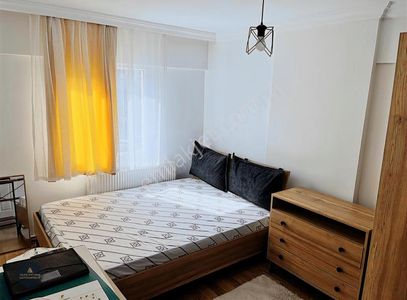 Şehzadeler 2. Anafartalarda Eşyalı 1+1 Ara Kat Kiralık Daire