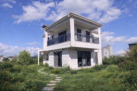 Urla İçmelerde Deniz Manzaralı 4+1 Dubleks Villa