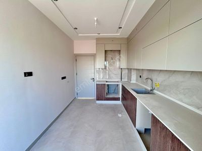 Yenişafakta Satılık 3+1 Daire