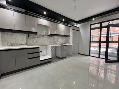 Elmas Emlak’tan Çamlıca’da Satılık Geniş Ve Konforlu 3+1 Daire