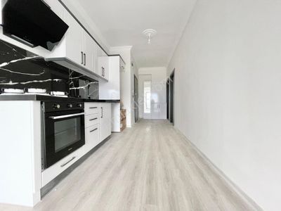 Berkay Demirel'den Kadıköyde Geniş Kullanışlı Fırsat 1+1 Daire