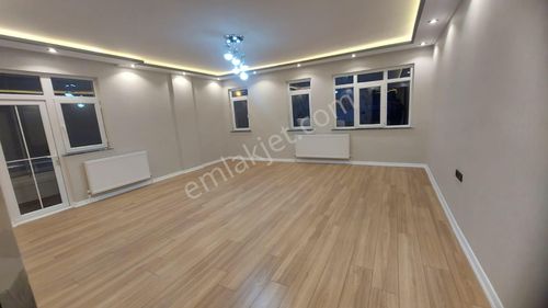 Atanora Vadiden Merkezi Lokasyonda Lüks Yapılı 2 Banyolu Ön Cephe Boş 3+1