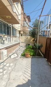 Karşıyakanın Merkezinde Satılık Bina