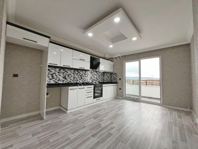 🟣 Güç Gayrimenkul'den Akçay'da Ön Cephe Ara Kat Asansörlü Genç Binada 1+1 Daire