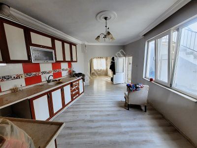 Havran Merkezde Geniş İki Katlı Müstakil Ev