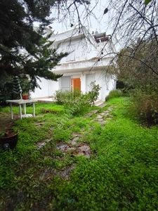 Çeşme Ilıca Plajı'na Yürüme Mesafesinde (600m),bahçeli 3+1 Villa