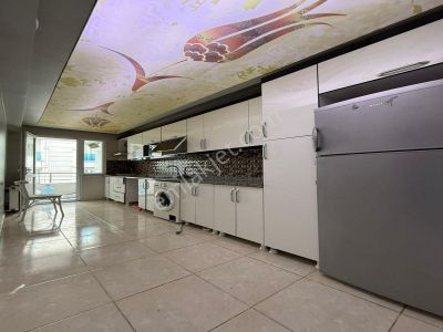 Metrobüse Yakın 3+1 Kiralık Daire Yeni Bina Çift Cephe Geniş M2!