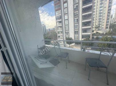 Gnd'den Üniversite Caddesi'nde Satılık Eşyalı 2+1 Daire