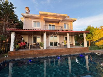 Silivri Ortaköy De 5+1 Satılık Lüks Havuzlu Villa