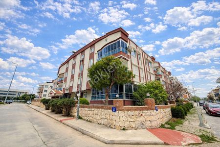 Didim Efelerde Satılık Havuzlu Sitede 3+1 Full Eşyalı Geniş Kat Dublexi