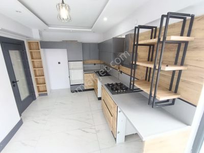 Güngör Caddesinde Kiralık Ara Kat 3+1 Daire