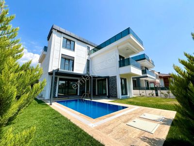 Yükselden Havuzlu Kapalı Otopark Ayrı Mutfak Kusursuz 5+1 Villa