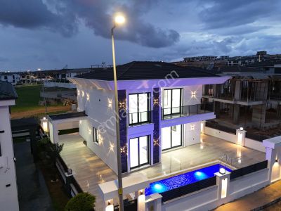 Didim Efeler Mahallesi’nde Tam Müstakil Havuzlu Lüks Villa!