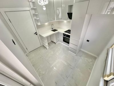 ꧁ay Emlaktan꧂sarıkız'da Muhteşem Konumlu Ön Cephe Arakat Ayrı Mutfak Satılık 2+1 İçi Yapılı Daire