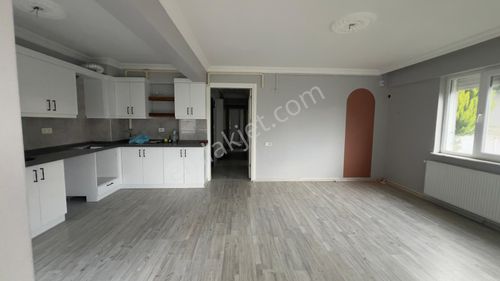 Kuşadası Ege Mahallesi'nde Kat Mülkiyetli Satılık 3+1 Havuzlu Daire