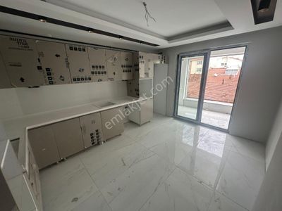 Öztel'den Çamlıca Mahallesinde Birlik Caddesi Dibi 3+1 Daire