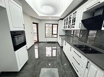 Atanora Vadi'den 1059.cadde Üzerinde Kabil Caddesi Yakını 4+1 Süperlüx Yapılı Çift Banyolu