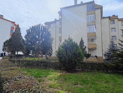 Kariyer'den Satılık Site İçi Arakt Daire