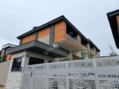 Önelerde 3+1 - Site İçerisinde Güvenlikli Satılık Sıralı Villa