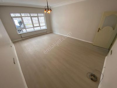 Tepebaşı Mahallesinde Bağımsız 3+1 Yapılı Caddeye Yakın Satılık Daire