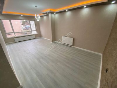 Tepebaşı Mahallesinde Bağımsız Full Yapılı E.banyolu Satılık Daire