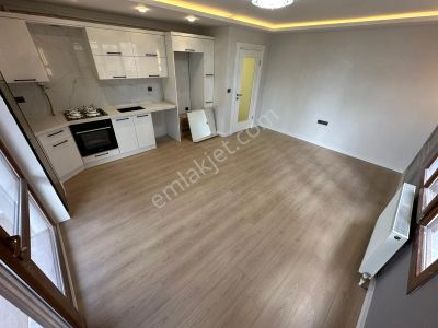 Dora Dan Altınkum Pazar Sokağında Ön Cephe 2+1 Daire