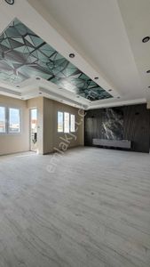 Nova'dan Kervanyolu Caddesi Üzerinde Satılık Tadilatlı Daire