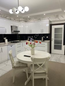 Şarkışla Hsk Rönesans Emlkatan Hanedan Sitesinde Satılık 3+1daire (kapalı Otoparklı)