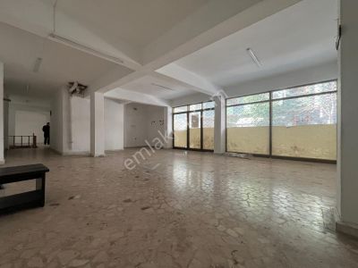 Loft Tan Fefaköy Merkezde Wc Li Mutfaklı 370m2 Kiralık Bodrumlu Dükkan