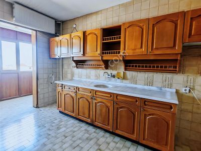 *tugay Yakını *denizli Lisesi Karşısı **arakat 3+1*180m2 Daire*