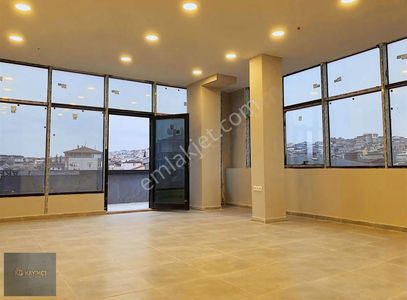 Tümev Plaza Ön Cephe 70 M2 Teraslı Ofis