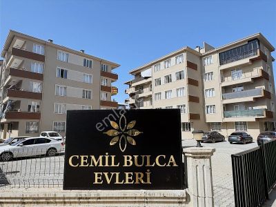Van Yapı Emlak'tan Cemil Bulca Evlerinde Satılık 2+1 Lüx Daire