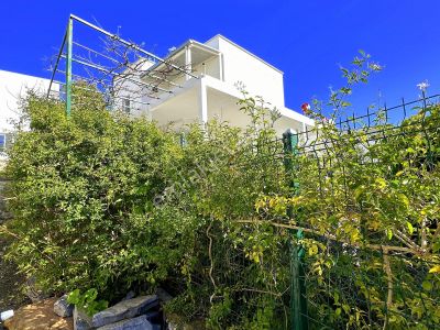 Bodrum Kumsal Plajlı Sitede Düzayak Köşe Bahçeli Müstakil Ev