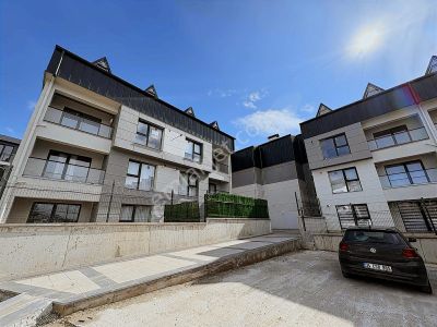 Alaçatı'dan Taşpınar'da Bulvar Market Yakını Ara Katta Boş 1+1