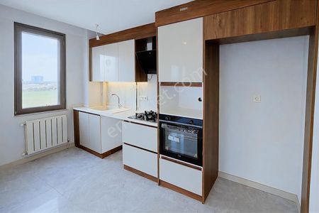 Göksu'da Atso Yakını 3 Cepheli 2+1 Ebeveyn Banyo İskanlı Satılık