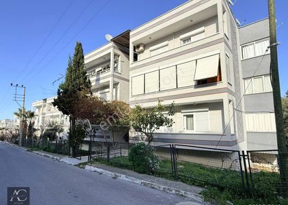 Aclass'dan Merkezı Konumda-sahıle Yakın-kısmi Manzaralı-doğalgazlı-masrafsız Acıl Satılık 3+1