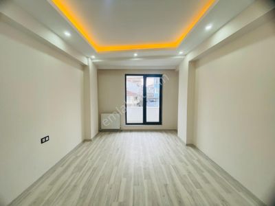 Güven'den Kapaklı'da Cadde Üstünde Ön Cephe Teraslı 2+1 Daire