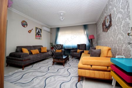 Emre Emlak'tan Cadde Üzeri Lüks Yapılı 2+1 Satılık Daire