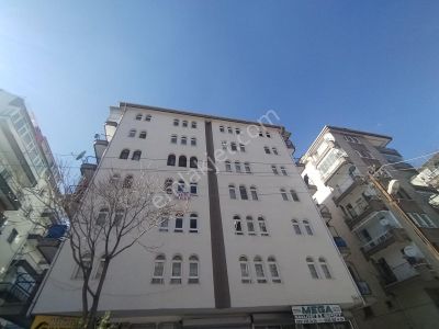 Kuzey Emlak'tan Metroya Yakın 3+1 Ara Kat Asansörlü & Otoparklı
