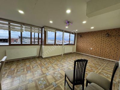 Akın'dan Yeşilbağlar Mah. Cadde Üzeri 2+1 85 M2. D.gazlı Daire