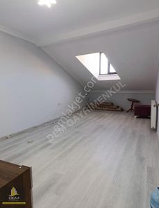 Arnavutköyün Tam Merkezinde Kiralık 2+1 Çatı Daire