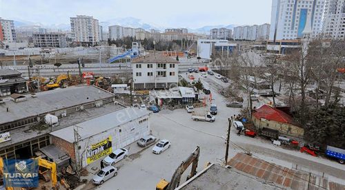 Turyap Metropol'den Özsan Sanayi Sitesinde Kiralık 750m² Dükkan