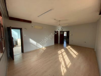 Boran Gayrimenkul'den Fatihte 3+1 Kapalı Mutfak Parkeli Müstakil