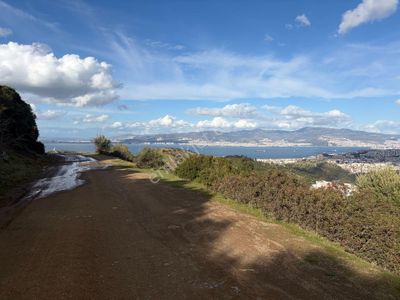 Balçova Çetin Emeç'te Deniz Manzaralı İmar Sınırında Arsa