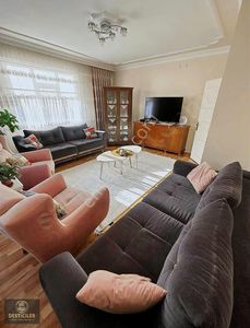 Om-desticiler Gündüz Ökçün'e Yürüme Mesafesinde Geniş 3+1 Daire