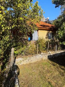 Bucak Beşkonakta Ana Yola Sıfır,120m2 Ev Olan Mükemmel Tarla!