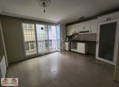 Cadde Yanı Yeni Binada 2+1 Otobüs Duragı Yakın Amerikan Mutfaklı