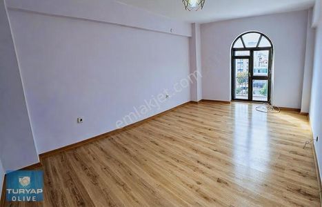 Gaziosmanpaşa Meydanda Esenkal İş Hanında Kiralık Büro / Ofis