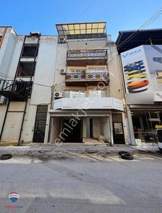 8 Buca Seyhanda İşlek Lokasyonda 140 M² Satılık Dükkan