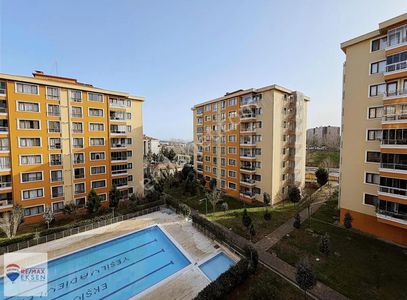 Pendik Yeşil Vadi Evlerinde Ferah Manzaralı Satılık 3+1 Daire